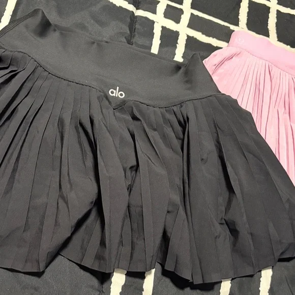 ALO Yoga Black and Lulu Pink Pleated Mini Skirt - Picture 4 of 4